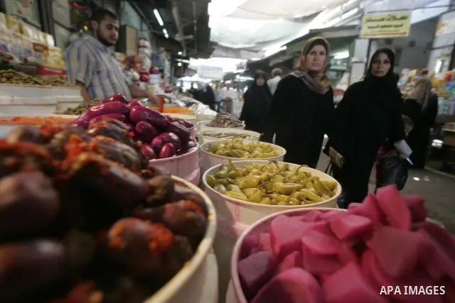 A Palestinians shop at a popular market during preparing for Islam's holy month of Ramadan in Gaza City on August 19, 2009. Ramadan is a Muslim religious observance that takes place during the ninth month of the Islamic...