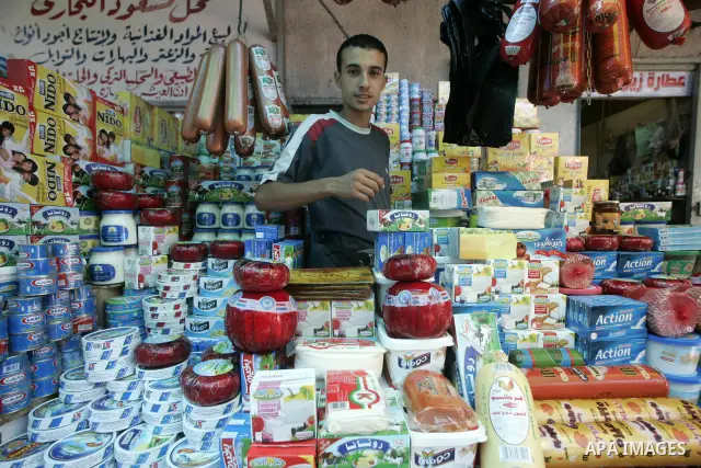 A Palestinians shop at a popular market during preparing for Islam's holy month of Ramadan in Gaza City on August 19, 2009. Ramadan is a Muslim religious observance that takes place during the ninth month of the Islamic...