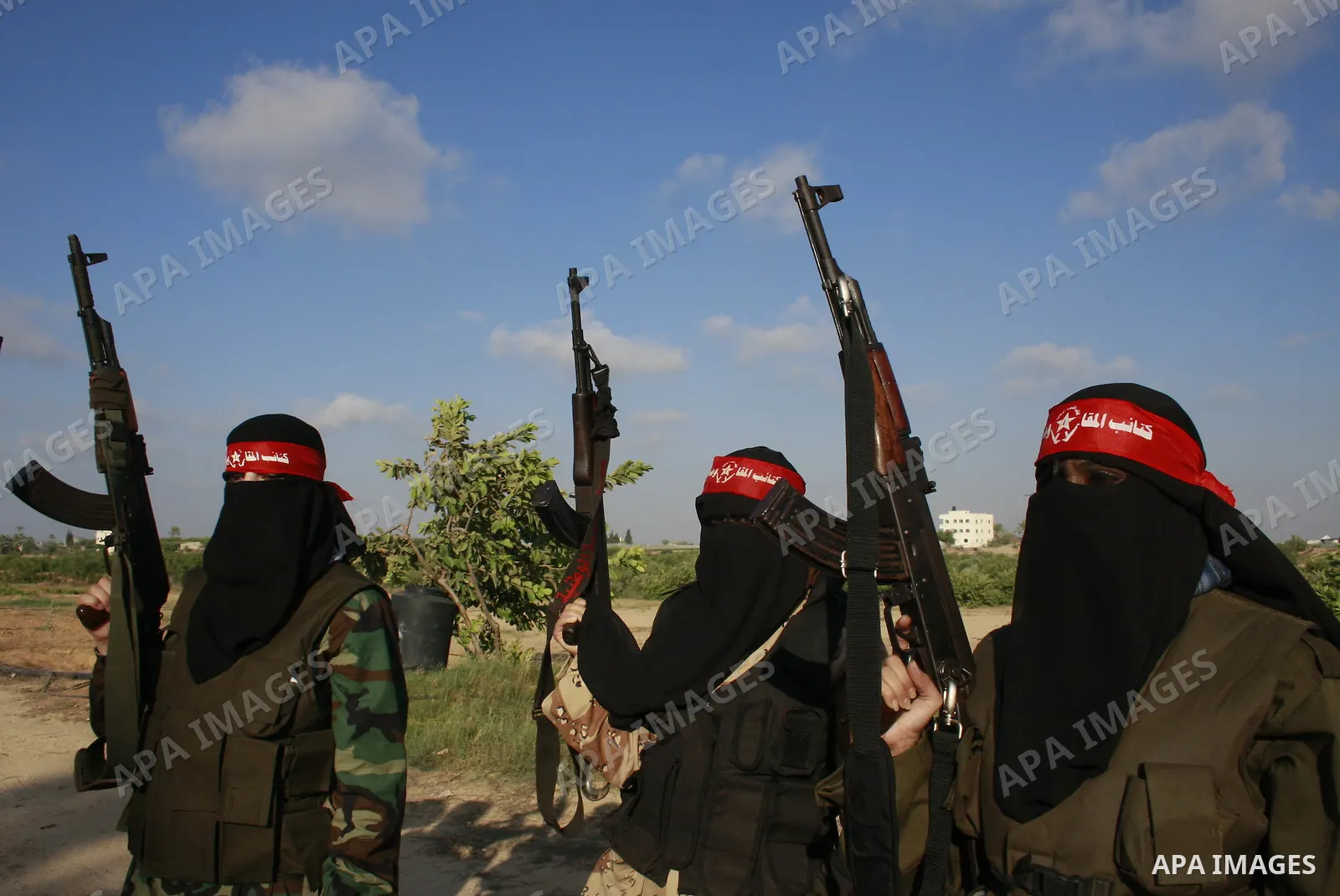 A Women militants from the Democratic Front for the Liberation of Palestine (DFLP) attend a military training session in Khan Younis, southern Gaza Strip, Monday, Aug. 20, 2009. Founded in 1969 the DFLP is a Palestinian...