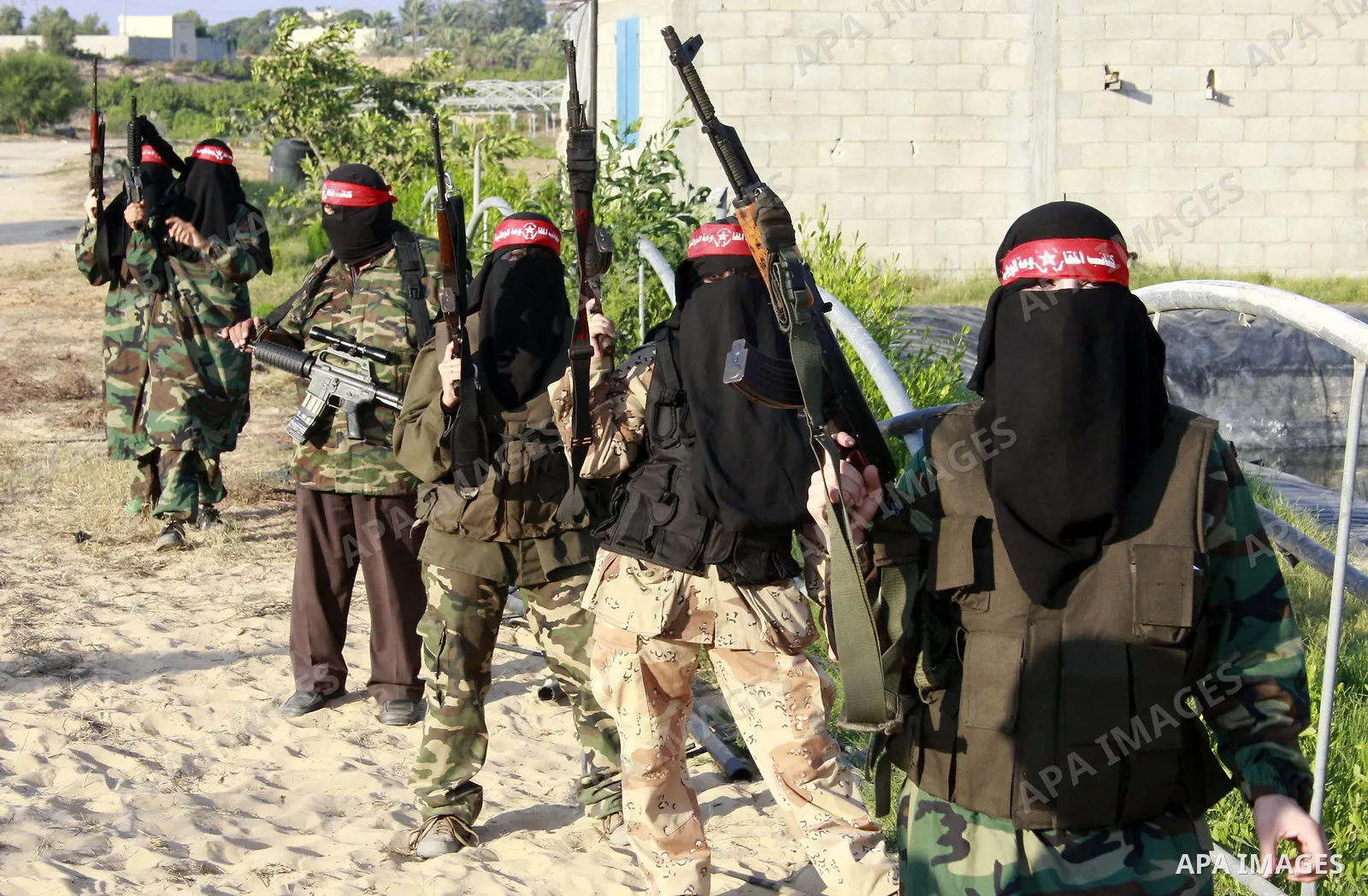 A Women militants from the Democratic Front for the Liberation of Palestine (DFLP) attend a military training session in Khan Younis, southern Gaza Strip, Monday, Aug. 20, 2009. Founded in 1969 the DFLP is a Palestinian...