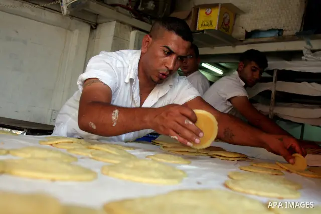 A Palestinian sweet maker prepares pancake called "katayef" on the Second day of Ramadan, the holy fasting month, in the West Bank city of Ramallah on Aug 23, 2009. During Ramadan, Muslims are required to abstain from fo...