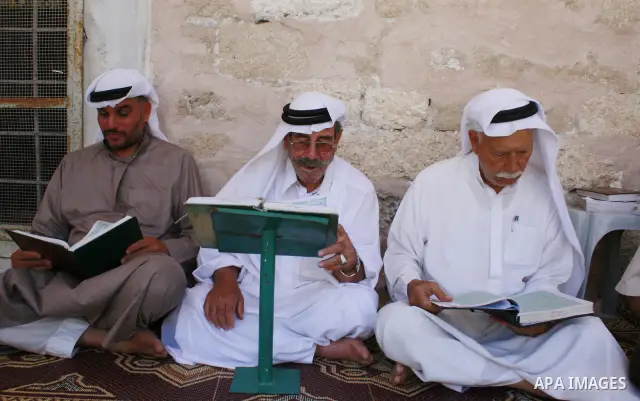 A Palestinians read a verses of the holy Koran and pray at Al-Omary Mosque in Gaza City on Aug 31, 2009. Photo By Ashraf Amra