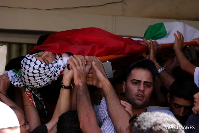 A Palestinian mourners carry the body of Mohammed Nayef, 15, during his funeral in the West Bank refugee camp of Jalazoun, near Ramallah, Tuesday, Sept. 1, 2009. Palestinian police on Tuesday said he was shot while throw...