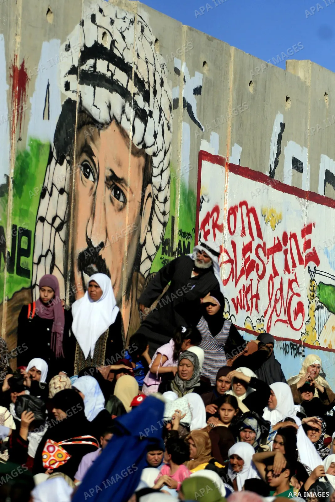 Palestinian women cross the Israeli Qalandia checkpoint, on their way to attend prayers in the Al-Aqsa Mosque compound in Jerusalem, Friday Sep 11, 2009, the third Friday of the Muslim holy month of Ramadan. Israel loose...
