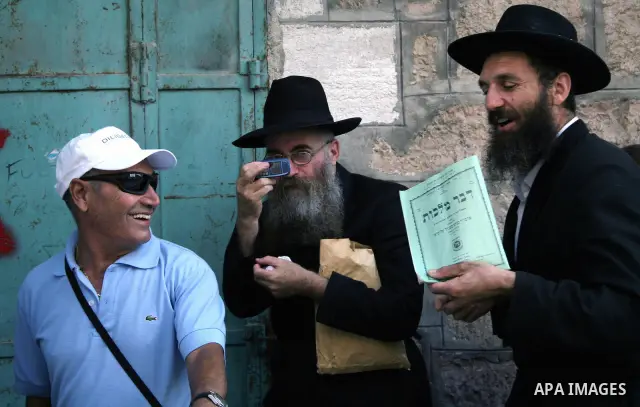 Jewish settlers as they walk in the West Bank city of Hebron October 4, 2009.Photo by Najeh Hashlamoun