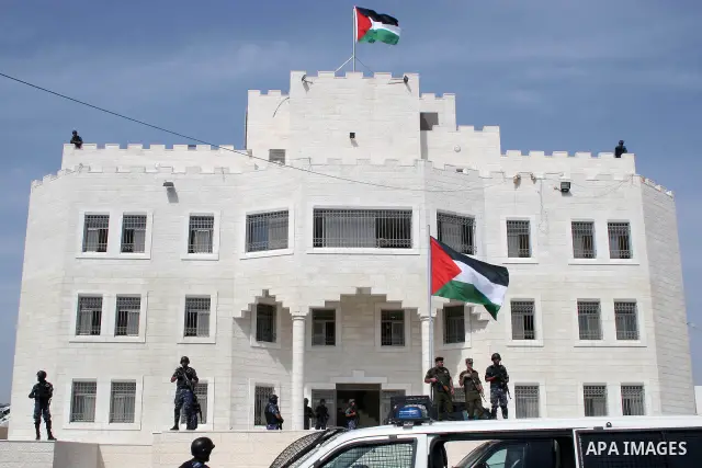 Members of the Palestinian security forces stands guard during the Middle East envoy Tony Blair visit to the West Bank city of Hebron October 20, 2009. Bodyguards subdued a Palestinian man on Tuesday as he approached Bla...