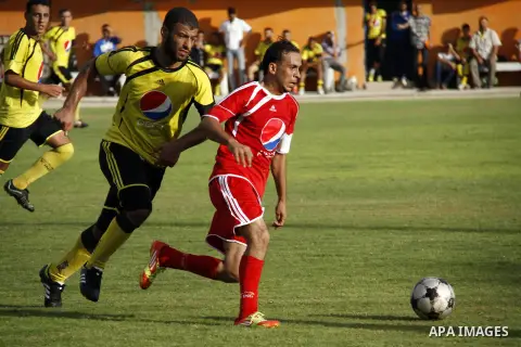 Palestinian soccer team Ahly Gaza club compete against Al-Nuseirat services club during the Premier League in Gaza City on Sept. 21, 2013. Nuseirat services club beat off Ahly Gaza club 2-1. Photo by Alaa Shamaly