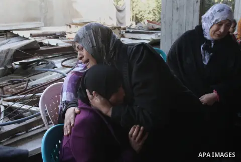 Palestinian relatives of 22-year-old Palestinian Odah Hamad mourn during his funeral in Beit Hanoun in the northern Gaza Strip December 21, 2013. Israeli forces shot and killed a Palestinian, Hamad, and wounded three oth...