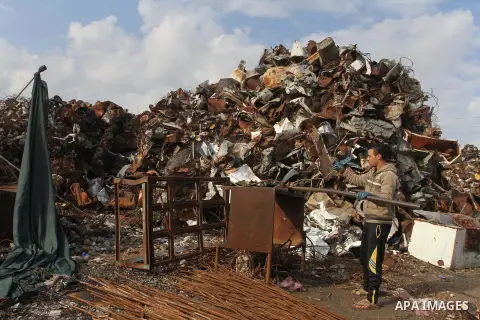 Palestinian labourers work at workshop for scrap iron compress in Gaza city, on Jan.11, 2014. Israeli authorities stopped importing scraped iron from Gaza strip since 2006 led to pile up over 100.000 tonnes of used iron...