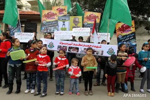 Palestinian children take part in a protest to show solidarity with Palestinian refugees in Syria's main refugee camp Yarmouk, in front of the Red Cross in Gaza January 14, 2014. Photo by Mohammed Asad