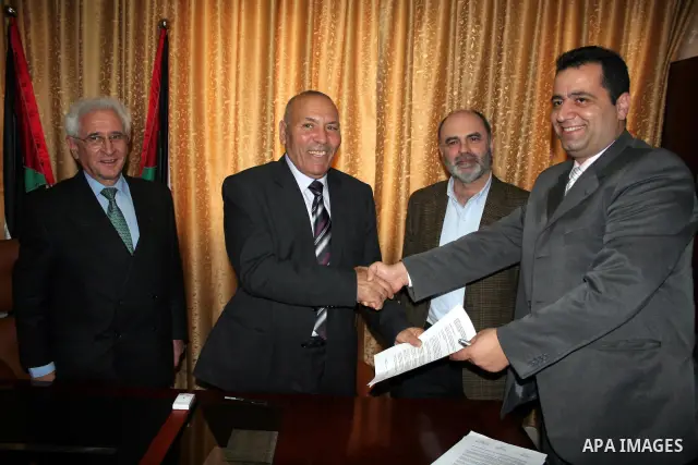 Spanish consul Ramon Ansoain (1L) and Yatta mayor Zahran abu kbita (2L) and engineer Xavier Vallve (2R) and Dr. Imad Ibrik (1R) are signing an agreement of the work in the electricity project during the opening of the pr...