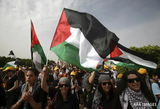 Arab Israelis protest for the right of return for refugees who fled their homes during the 1948 war that followed the creation of Israel, which celebrated its 62th anniversary in the Israeli Arab village of Tira, some 20...