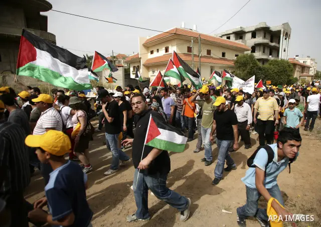 Arab Israelis protest for the right of return for refugees who fled their homes during the 1948 war that followed the creation of Israel, which celebrated its 62th anniversary in the Israeli Arab village of Tira, some 20...