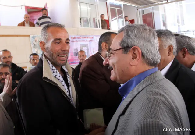 Released Palestinian prisoner Ahmad Sabah is welcomed by Palestinians after his arrival in Gaza City April 22, 2010. According to a Palestinian official in Gaza, Sabah, originally from the West Bank town of Tulkarm, was...