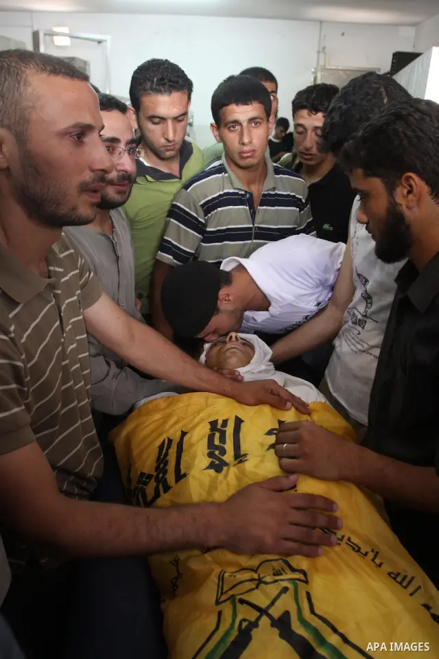 Palestinians mourn the body of Ibrahem Al-Wahidi in Gaza city on June 7,2010. An Israeli naval force fired at a Palestinian boat off the central Gaza Strip early 07 June, killing four militants, medical officials, witnes...