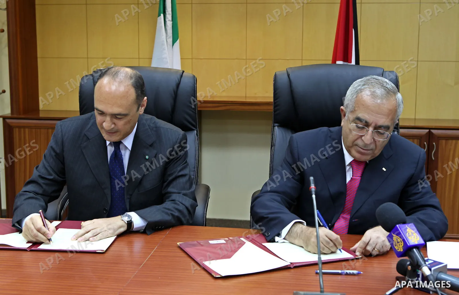 Palestinian Prime Minister Salam Fayyad signing a financial agreement with the Italian Government in the West Bank city of Ramallah on June 6, 2010. Photo by Mustafa Abu Dayeh\pool