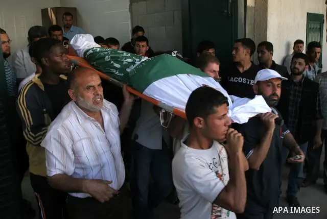 Palestinian relatives mourn during the funeral of Mahmud and Ziad Mortada in the Nusseirat refugee camp in the Gaza Strip on June 8, 2010 after the bodies of the two Palestinians killed by Israeli fire in the seas off Ga...