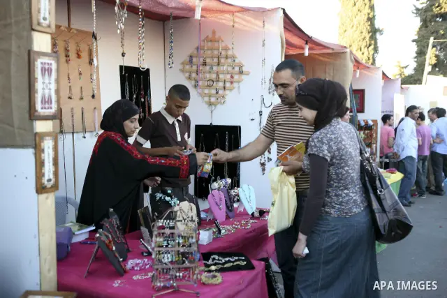 Palestinians take part in a side of the "Ayyam Jifnawieh2010" Exhibition in the West Bank city of Ramallah on June 10, 2010. Photo by Eyad Jadallah
