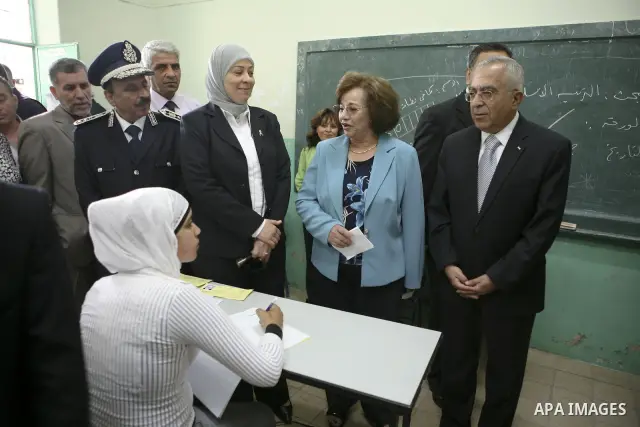 Palestinian Prime Minister Salam Fayyad during his tour in several high schools in Ramallah district to check on students who are taking the main Highs school exams (Tawjehe) on June 12,2010. Photo by Eyad Jadallah