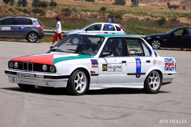 A Palestinian driver woman competes in an auto rally on the outskirts of the West Bank city of Ramallah on June 12, 2010, in which the British consulate in Jerusalem has sponsored eight Palestinian women drivers. Photo b...