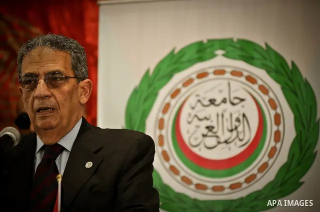 Arab League Secretary General Amr Moussa of Egypt talks to Palestinians while visiting a United Nations school, damaged during the offensive Israel launched in late 2008-early 2009, in Beit Lahiya, northern Gaza Strip, S...