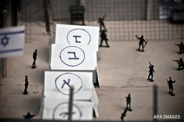 Palestinian Hamas supporters carry a model of an Israeli jail during a rally called by the Islamist movement next to the Red Cross offices in Gaza City on June 14, 2010. Photo by Mustafa Hassona