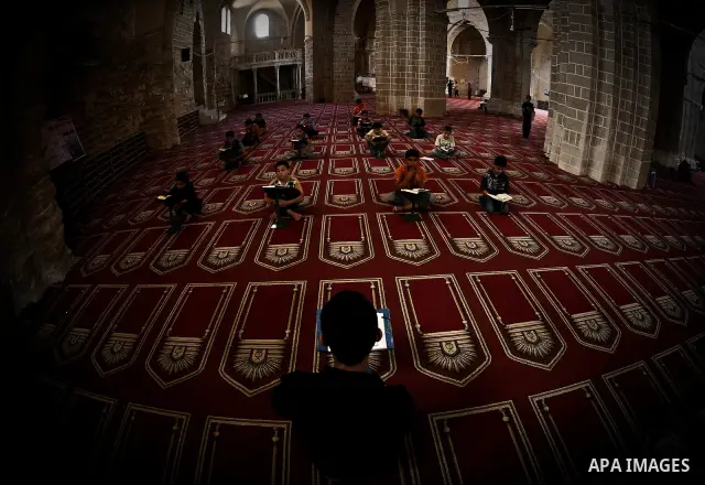 Palestinian boys study the holy Koran during a memorization program supported by the Islamist movement Hamas at Al-Omari mosque in Gaza City on June 16, 2010. Photo by Mustafa Hassona