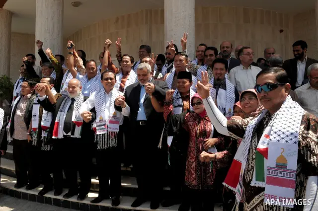 Palestinian Prime Minister in Gaza Strip, Ismail Haneya meets the Indonesian delegation in Gaza, June 29, 2010. Indonesian delegation entered Gaza during a visit to Gaza which has been under the Israeli blockade since Ha...