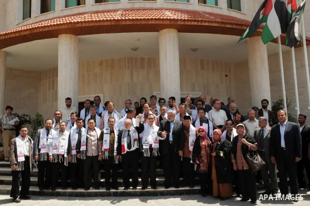 Palestinian Prime Minister in Gaza Strip, Ismail Haneya meets the Indonesian delegation in Gaza, June 29, 2010. Indonesian delegation entered Gaza during a visit to Gaza which has been under the Israeli blockade since Ha...