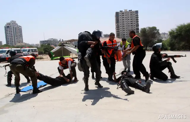 Palestinian military medical officers take part in the graduation ceremony in Gaza city on July 7,2010. US President Barack Obama and Israeli Prime Minister Benjamin Netanyahu headed into a White House meeting Tuesday wi...