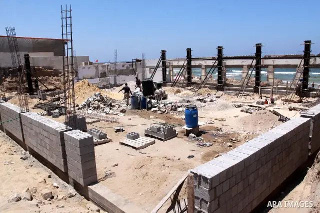 Palestinians work in a building site in Gaza city on July 8,2010, Israel gave the go-ahead for the international community to import construction materials into the Hamas-run Gaza Strip in an easing of its blockade that...