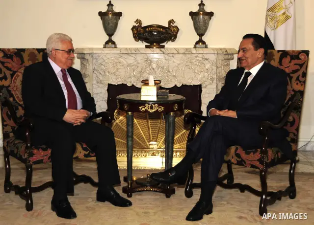 Palestinian President Mahmoud Abbas (Abu Mazen) meets with the Egyptian President Hosni Mubarak in Cairo on July 18,2010. Photo by Omar Rashidi