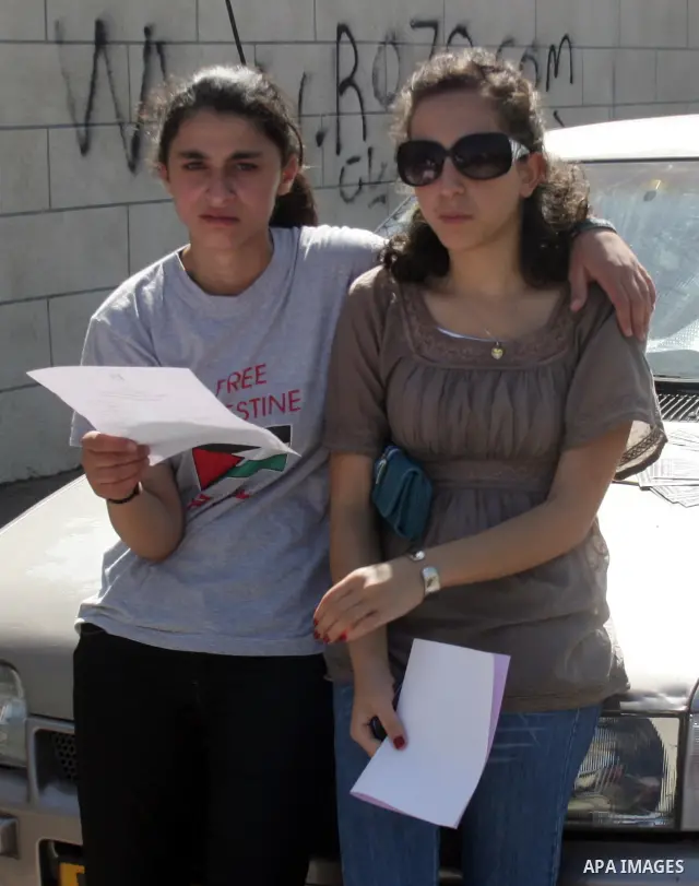 Palestinian general secondary students read papers in their school to find their results in the east Jerusalem on July 22, 2010. Photo by Mahfouz Abu Turk