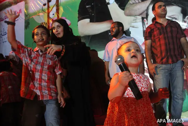 Member of the Birds of Paradise team sing during an Islamic song festival in Gaza City on August 3, 2010. Photo by Ashraf Amra