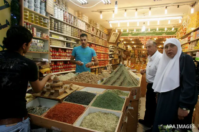 Palestinians shop at the old city market in Jerusalem in preparation for the holy month of Ramadan on August 7,2010. Islam's holy month of Ramadan will begin in 11 or 12 August in the Middle East depending on the sightin...