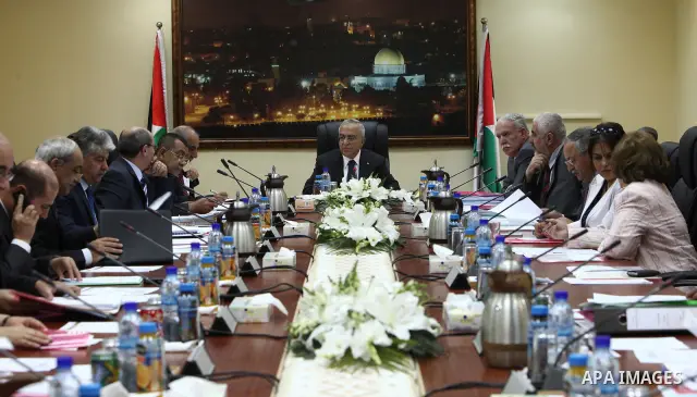 Palestinian Prime Minister Salam Fayyad heads the Palestinian cabinet meeting in the West Bank city of Ramallah on August 9,2010. Photo by Mustafa Abu Dayeh \ pool