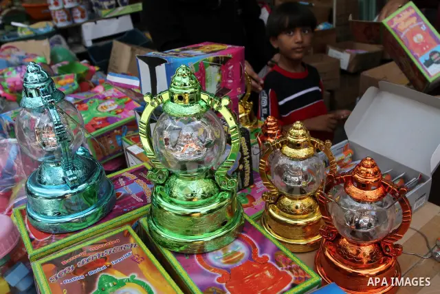 Palestinians shop at a traditional market in preparation for the holy month of Ramadan on August 10,2010. Islam's holy month of Ramadan will begin in 11 August in the Middle East depending on the sighting of the crescent...