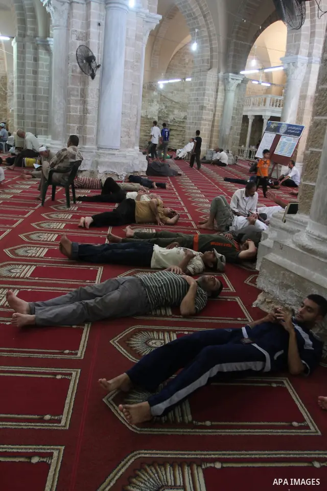 Palestinians sleep at the al-Omri mosque in Gaza City on August 12, 2010 as Muslims mark the second day of the holy month of Ramadan. Photo by Ashraf Amra