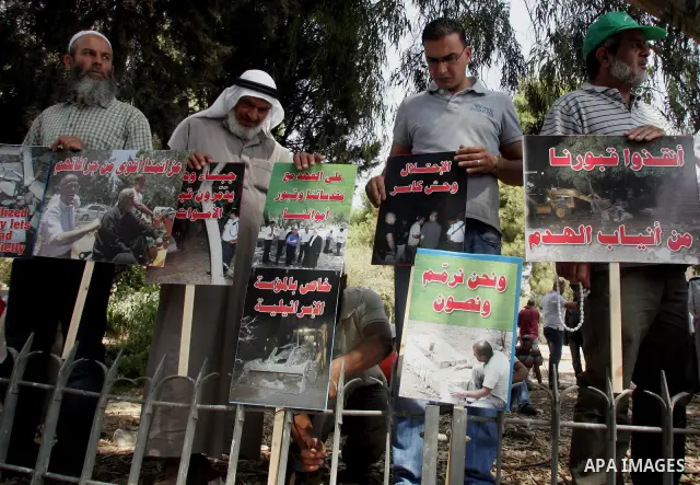 Arab Israelis and Palestinians demonstrate against the building of a Museum of Tolerance on the grounds of a centuries-old Muslim burial site in the center of Jerusalem on August 18, 2010. Photo by Mahfouz Abu Turk