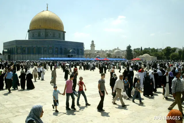 Palestinian worshippers attend Friday prayers outside the Dome of the Rock, in the Al-Aqsa mosque compound in Jerusalem, during the third Friday noon prayer of the holy fasting month of Ramadan on August 27, 2010. Photo...