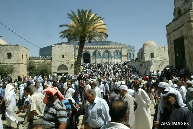 Palestinian worshippers attend Friday prayers outside the Dome of the Rock, in the Al-Aqsa mosque compound in Jerusalem, during the third Friday noon prayer of the holy fasting month of Ramadan on August 27, 2010. Photo...