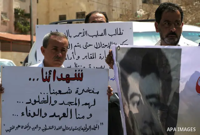 Palestinians hold pictures of relatives whose bodies remain in Israel during a protest in the West Bank city of Nablus on August 30, 2010. The families of Palestinians who were killed by the military during the First (19...