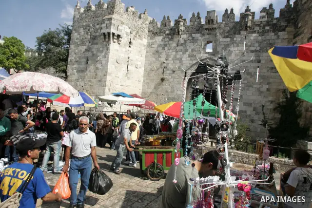 Palestinians shop outside of Damascus Gate ahead of the upcoming celebration of Eid al-Fitr, marking the end of the Muslim holy month of Ramadan in Jerusalem's Old City September 8, 2010. Photo by Mahfouz Abu Turk