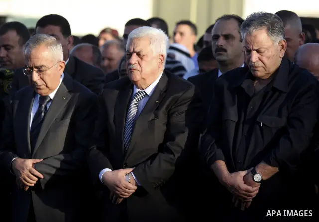 Palestinian president Mahmud Abbas and prime minister Salam Fayyad perform the early morning Eid Al-Fitr prayer at the Palestinian Authority headquarters in the West Bank city of Ramallah on September 10, 2010 . Muslims...