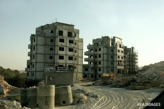 Palestinian laborers work on a construction site in the Jewish settlement of Har Homa, on the outskirts of Jerusalem on September 16, 2010. US Secretary of State Hillary Rodham Clinton arrived to the Palestinian Authorit...