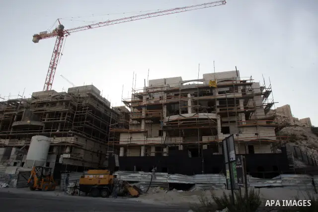 Palestinian laborers work on a construction site in the Jewish settlement of Har Homa, on the outskirts of Jerusalem on September 16, 2010. US Secretary of State Hillary Rodham Clinton arrived to the Palestinian Authorit...