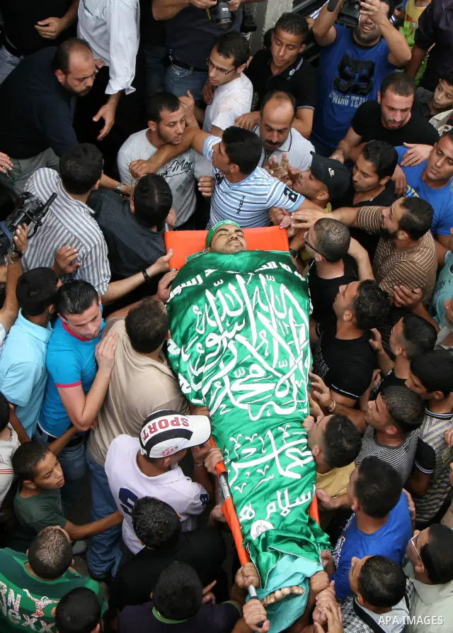 Mourners carry the body of Eyad Shilbaya, a 38-year-old local leader of the armed wing of the Islamist movement Hamas, who was shot dead by Israeli soldiers who was shot dead by Israeli soldiers on September 17, 2010 ins...
