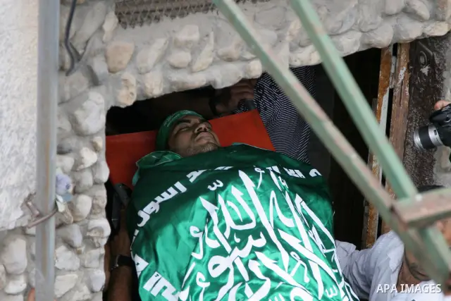 Mourners carry the body of Eyad Shilbaya, a 38-year-old local leader of the armed wing of the Islamist movement Hamas, who was shot dead by Israeli soldiers who was shot dead by Israeli soldiers on September 17, 2010 ins...