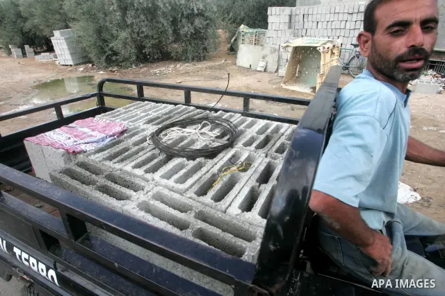 Palestinian workers recycle cement at a factory in Rafah , the southern Gaza Strip on Sept 18, 2010. Cement factories are pulverizing the ruins of destroyed houses in war-battered Gaza in order to make new cement blocks....