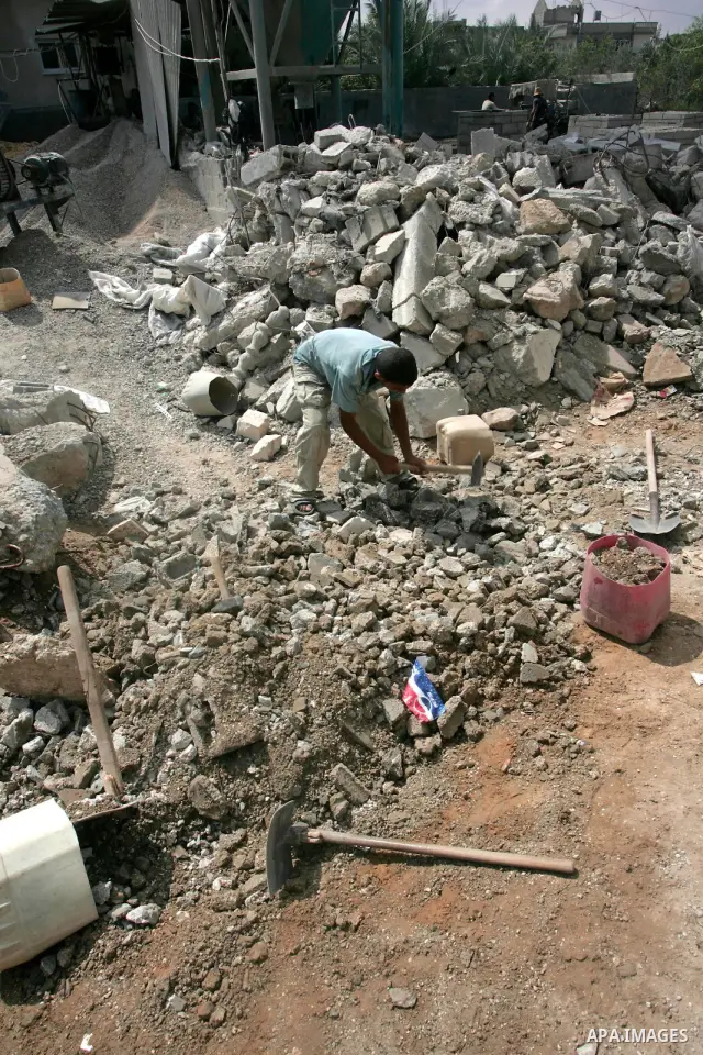 Palestinian workers recycle cement at a factory in Rafah , the southern Gaza Strip on Sept 18, 2010. Cement factories are pulverizing the ruins of destroyed houses in war-battered Gaza in order to make new cement blocks....